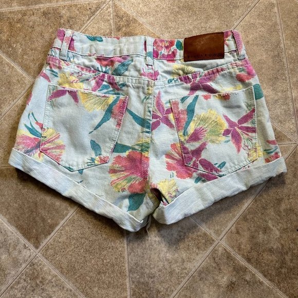 Women's Billabong Floral Shorts Size 26 - Picture 2 of 5